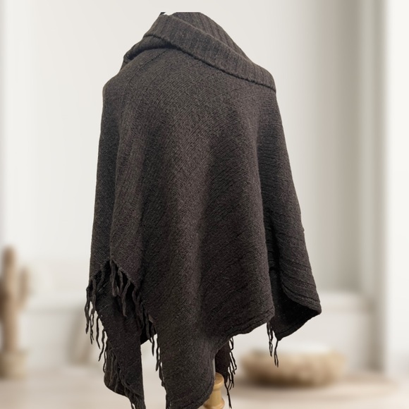 Le Château Brown Button Up Fringed Knit Shrug Poncho No Size - Picture 5 of 6